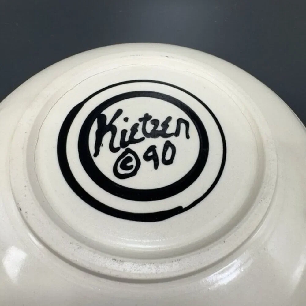 1990s Studio Art Pottery Round‎ Dish Plate Of Kitty Cat Signed Kietzen Vintage